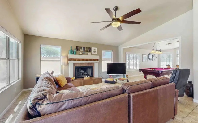 Private Pool, Yard & Pool Table! 'avondale Abode'