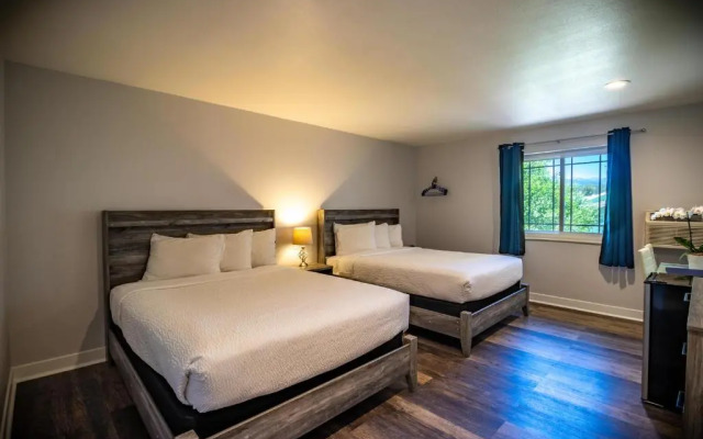 RiverWalk Inn