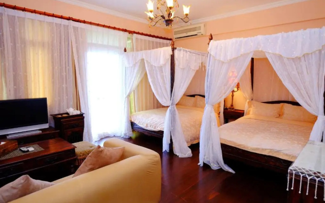 Moon House B&B