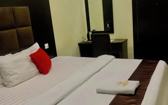 Leons Hotel and Suite