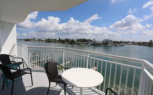 Oceana 305 East
