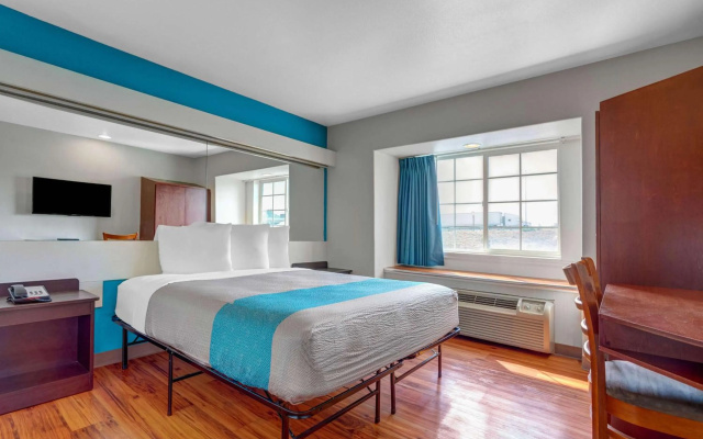 Motel 6 Idaho Falls, ID - Snake River