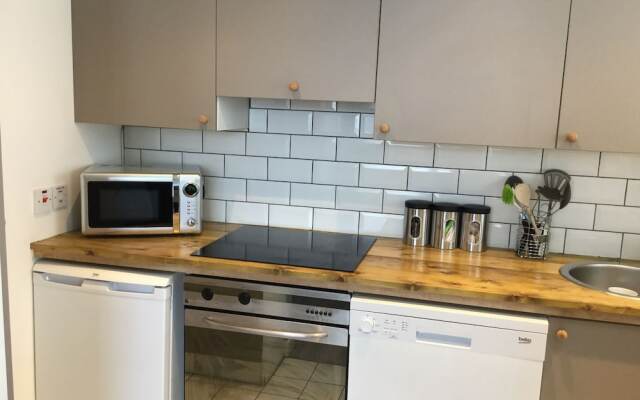 Отель 2 Bedroom Luxe Dockland Apartment with Parking Великобритания, Ливерпуль - отзывы, цены и фото номеров - забронировать отель 2 Bedroom Luxe Dockland Apartment with Parking онлайн