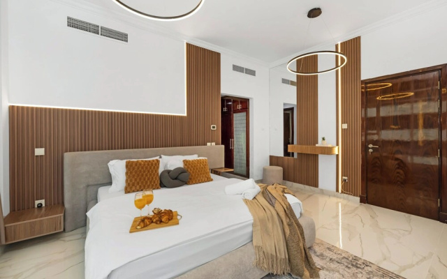 Centric Flat with Marina View