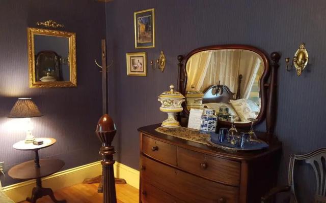 Holidae House Bed & Breakfast