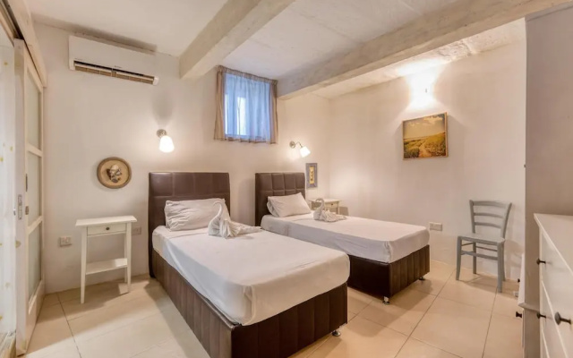 Ta Patee Pool Farmhouse in Gozo
