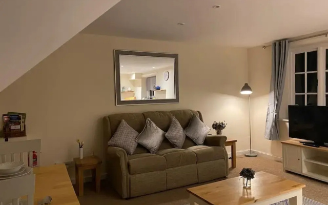 Apartment - Sleeps 2 - Pet Friendly - Parking