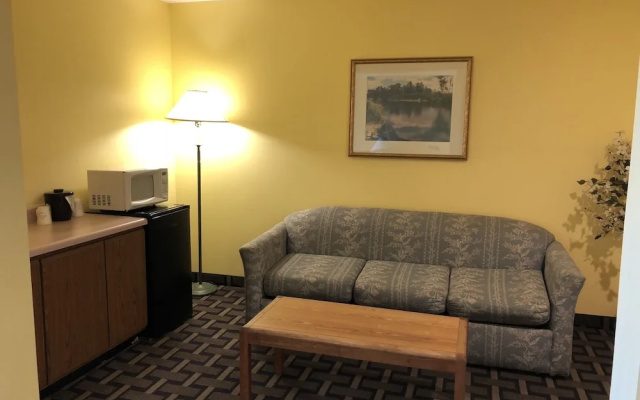 Sky Lodge Inn & Suites