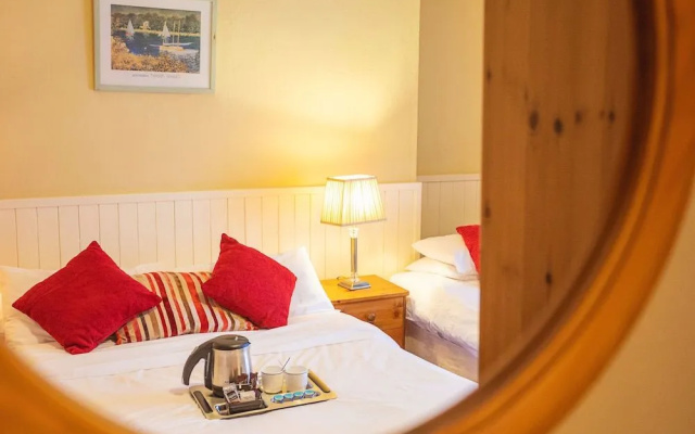 Larkin's Pub, Restaurant, and B&B