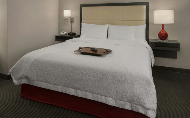 Hampton Inn & Suites Milwaukee Downtown