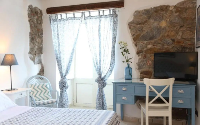 SELF Apartments - Coastal Suite and Central Balcony