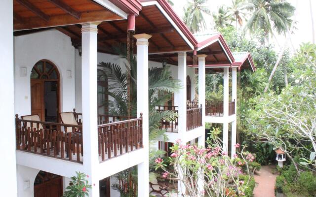 Отель Bentota Village Шри-Ланка, Бентота - отзывы, цены и фото номеров - забронировать отель Bentota Village онлайн вид на фасад