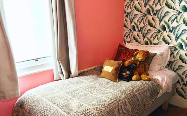 Lovely 3-bed Apartment & Garden & dog Friendly