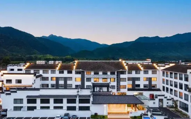 Jianguo HIDDEN Hotel (Huangshan Hongcun Scenic Area)