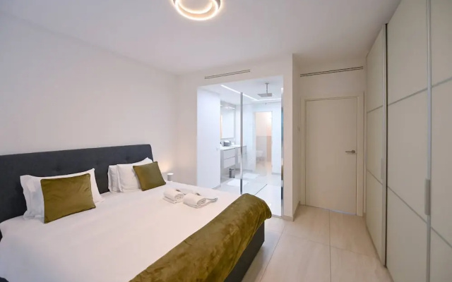 Serenity Lakefront 2 Bedrooms Retreat in Lugano