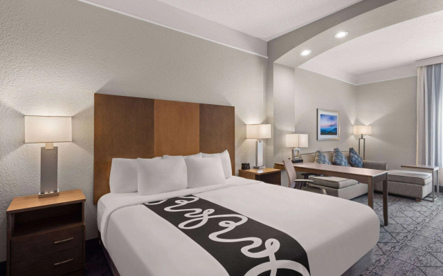 La Quinta Inn and Suites by Wyndham at WaTiki Waterpark