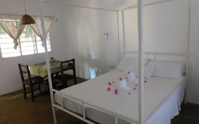 Курортный Отель Travellers Inn Resort Malindi