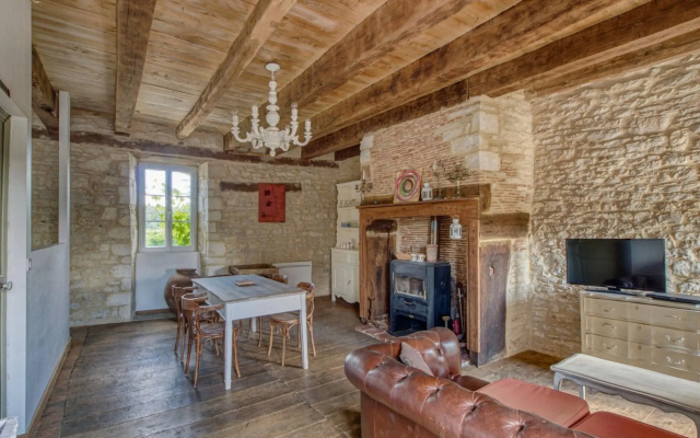 Alluring Holiday Home in Dégagnac with Heated Pool
