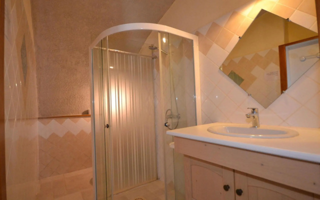 Amazing apartment in Lanas with large garden