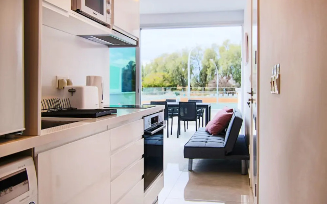 Phaedrus Living: Seaside Luxury Flat Harbour 104