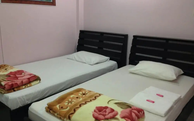 Puangchompoo Place