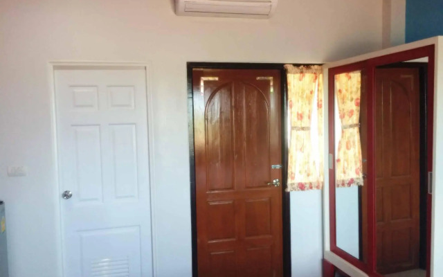 Vipat Bungkan Hotel