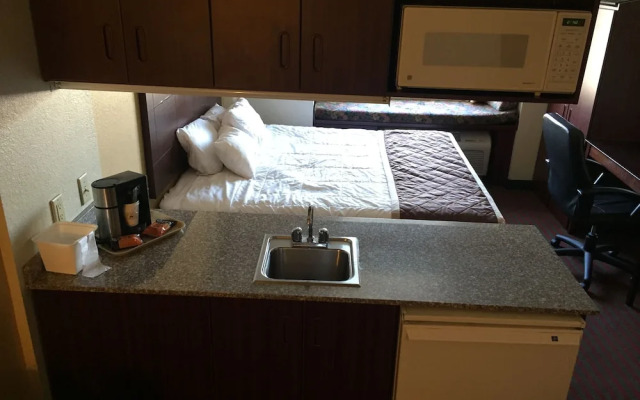 Bridgepointe Inn & Suites
