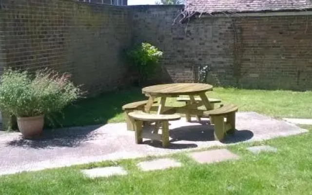 Woodbury Court