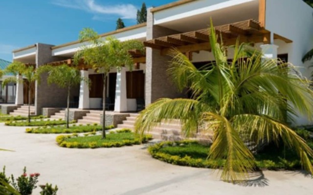 Paraiso Rainforest and Beach Hotel вид на фасад