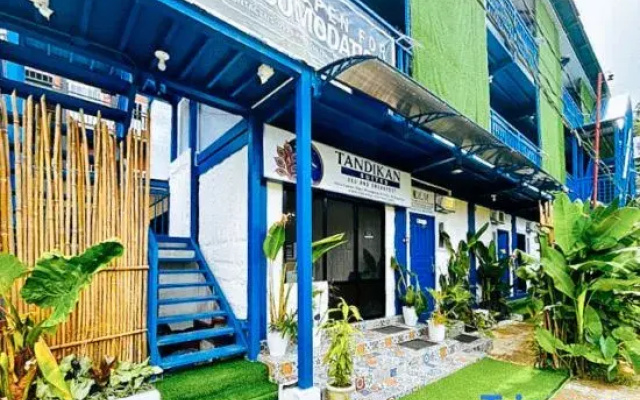 RedDoorz Plus at Tandikan Suites Caalan El Nido