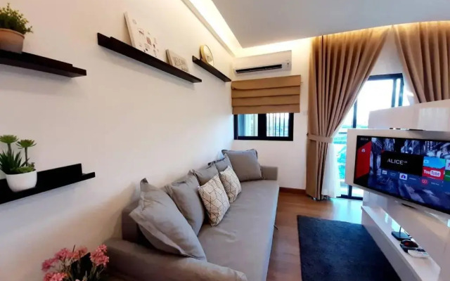 Symphony Tower Studio # 3 ( With Balcony )