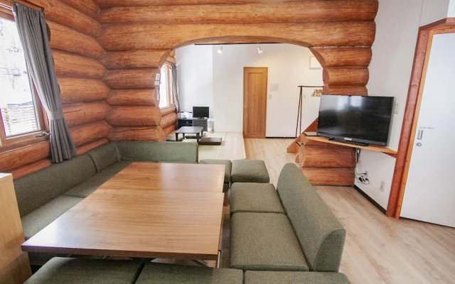 UCHI North Log Cabin