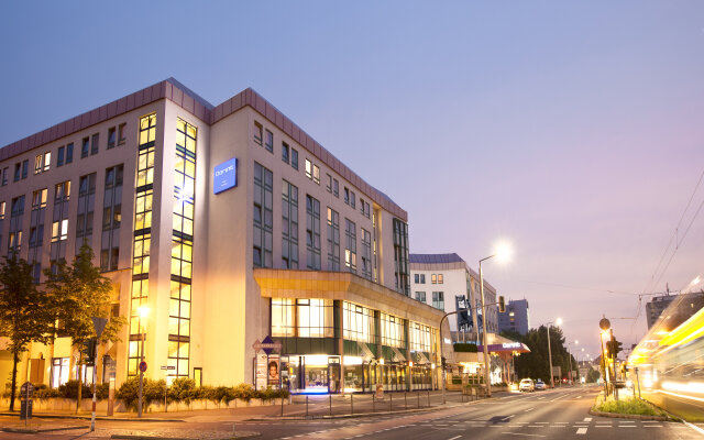 Dorint Hotel Dresden вид на фасад