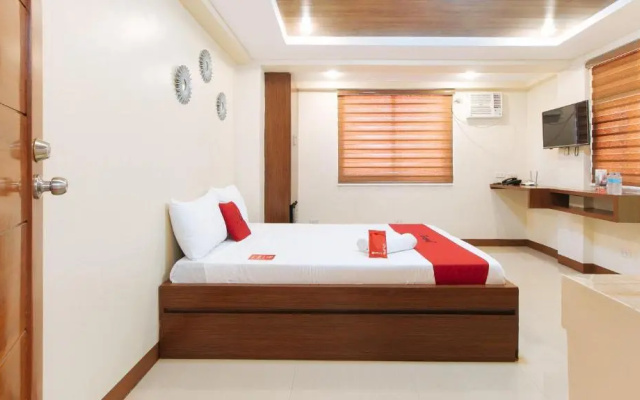 RedDoorz Plus near Uptown BGC Mall