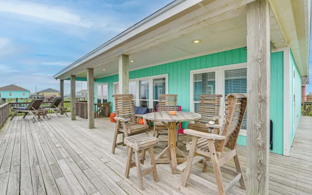 Gulf Views: Beachfront Bolivar Peninsula Escape!