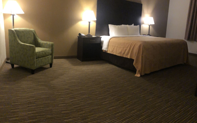 Econo Lodge Inn & Suites