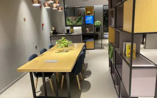 Homeinn Selected Hotel (Wuhan High-speed Railway Station)