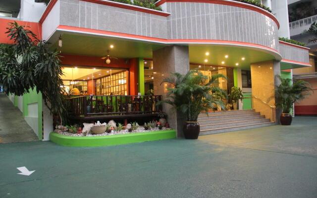 Отель Yellow Ribbon Hills, Boutique Suites вид на фасад