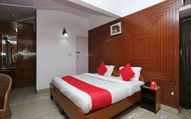 OYO 10653 Hotel Clark