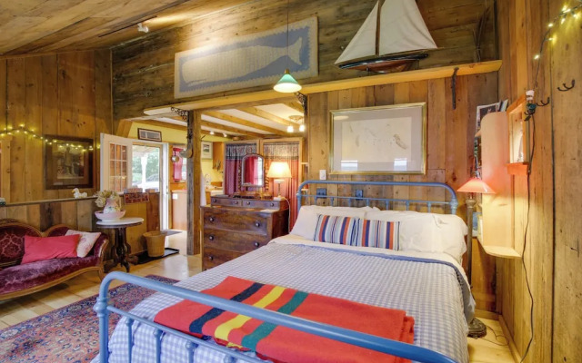 Cozy 1930s-style Waterfront Maine Cabin w/ Dock!
