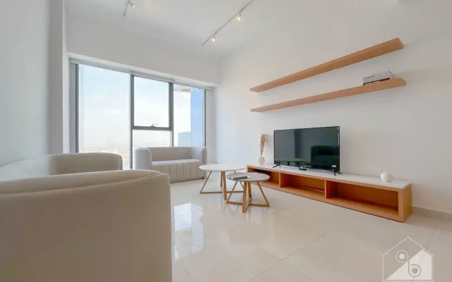 Luxury 1B With Balcony in Blue Wave Tower Dubai