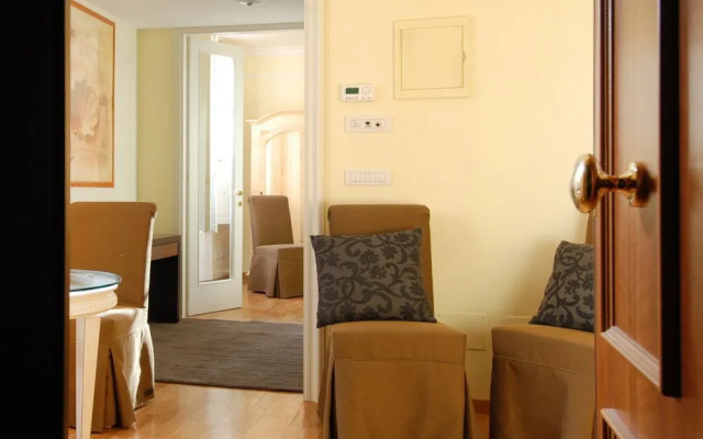 Posh Neighbourhood Apartment