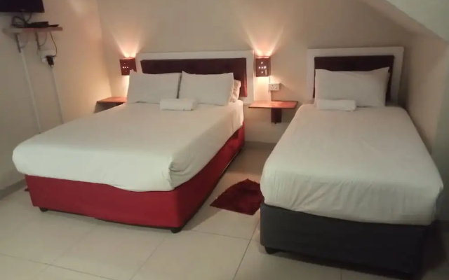 Emampingeni Lodge
