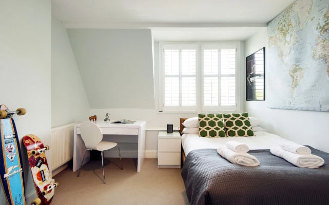 Enchanting Southfields Home by King George's Park