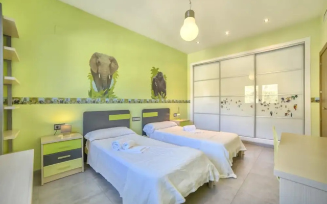 Villa - 5 Bedrooms with Pool, WiFi and Sea views - 105047