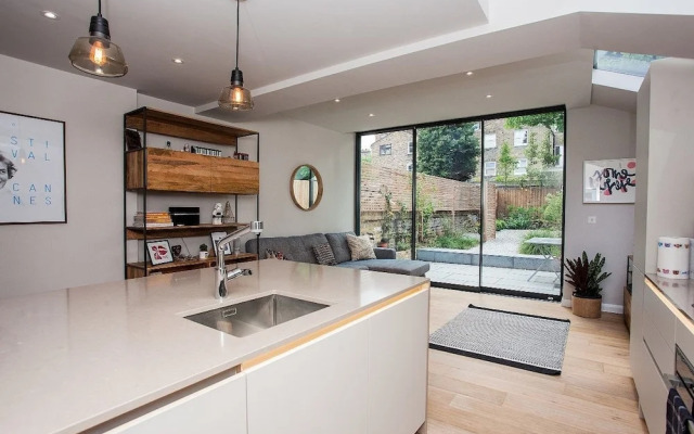 Stunning 2 Bedroom Apartment With Patio