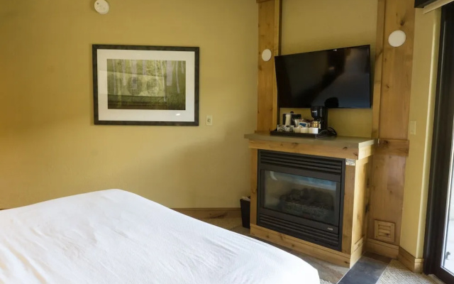 Luxury suite in the heart of Canyons Village by RedAwning