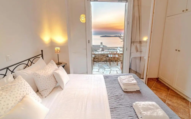 Sunset & Sea View Flat - 5 mins from Batsi Bay