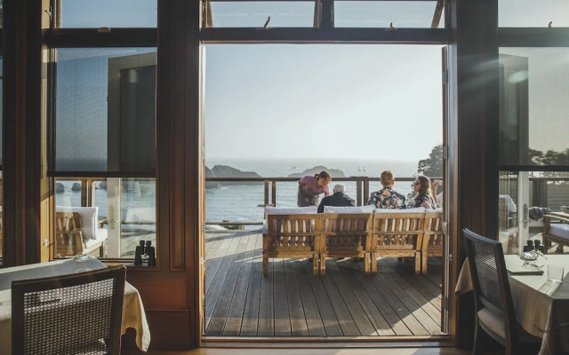 The Harbor House Inn