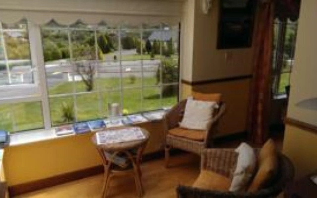 Hollycrest Lodge